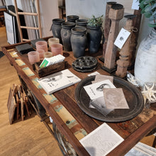 Ladda upp bild till gallerivisning, Gammal marknadsvagn med patina och karaktär