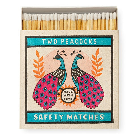 Two Peacocks tändstickor