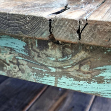 Ladda upp bild till gallerivisning, Unikt vintagebord i trä med patinerat turkosgrönt underrede
